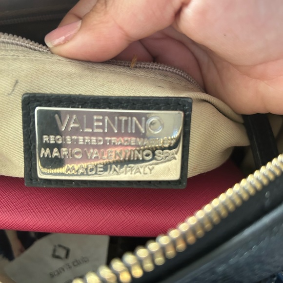 Valentino - Picture 3 of 6